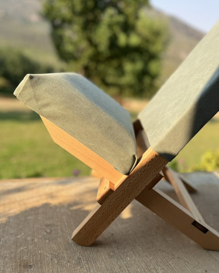Beech folding chair with olive canvas